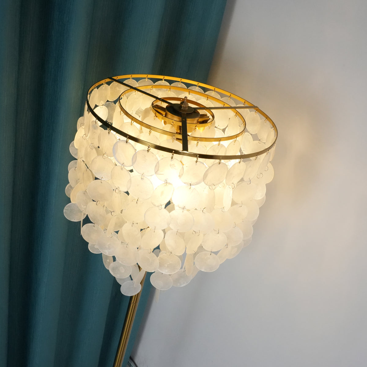 Aeyee Shell Floor Lamp Rustic Standing Light, 3 Lights Shell Lamp for Living Room Bedroom