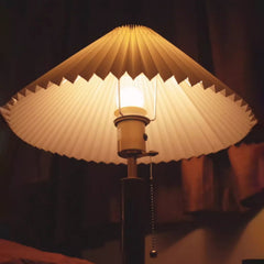 Aeyee Pull Chain Table Lamp Wooden Desk Lamp Bedroom Bedside Reading Lamp Pleated Fabric Night Lamp Suitable for Office Living Room